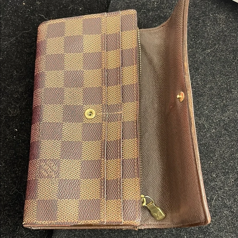 Louis Vuitton Damier Ebene Sarah Women Wallet. MA125 - Picture 3 of 13
